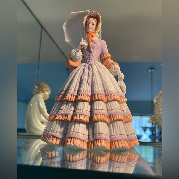 ‘Springtime Promenade’ Lenox Collection - Picture 3 of 3